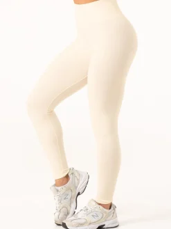 Women Ryderwear Womens Seamless|Invisible Scrunch | ift BB crunch eae egging